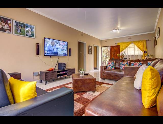 2 BEDROOM APARTMENT FOR SALE IN BERTON PARK